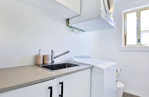 Culburra Beach Maison | Pipers Spot - Pet Friendly - Fireplace with Swimming Pool