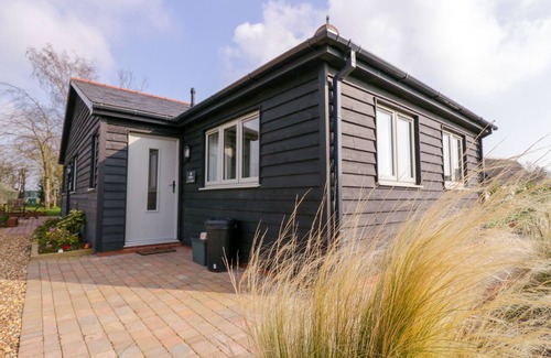 Saint Osyth Maison | PIPPIN COTTAGE, romantic, with a garden in St. Osyth