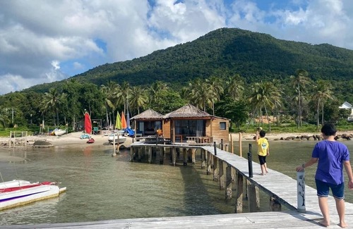 Ham Ninh Cottage | Pirate Guesthouse-private beach-Resort Access