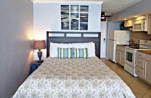 Daytona Beach Shores Maison | Pirates Cove Condo Unit #407