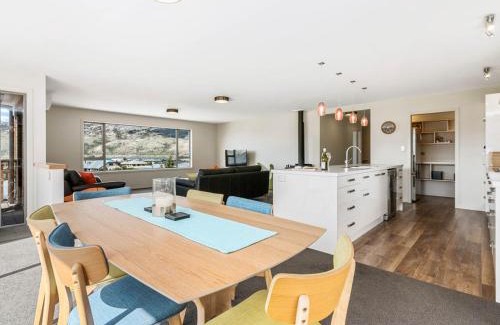 Cromwell Maison | Pisa View Paradise - Cromwell Holiday Home