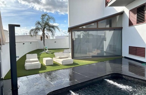 Montequinto Maison | Piscina privada abierta en A morada que Sonhaba
