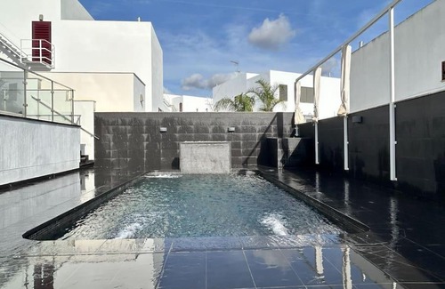 Montequinto Maison | Piscina privada abierta en A morada que Sonhaba