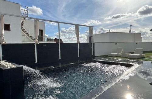 Montequinto Maison | Piscina privada abierta en A morada que Sonhaba