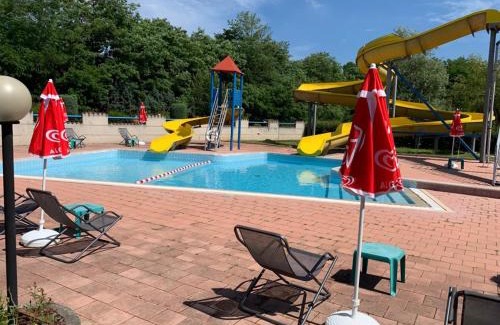 Santhia Lit Et Petit-Déjeuner | Piscina San Lorenzo