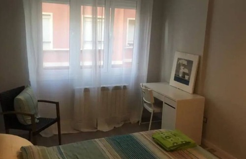 Romareda Appartement | Piso 4 Habitaciones UN Baño Wifi