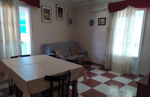El Pedroso Maison | Piso Bien Situado, Aparcamiento en la Misma Puerta