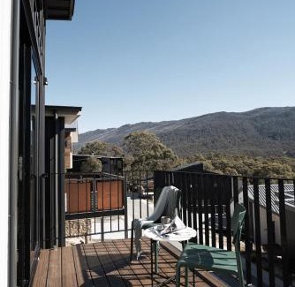 Lake Crackenback Maison | PISTE LUXURY CHALET - Lake Crackenback Resort