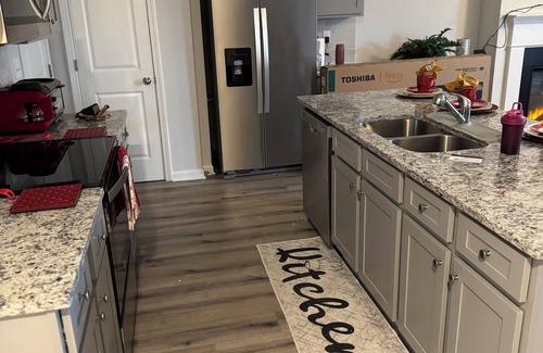 Lovejoy Maison | Pit stop Paradise nA Charming 3-bedroom house in Hampton with AC and WiFi