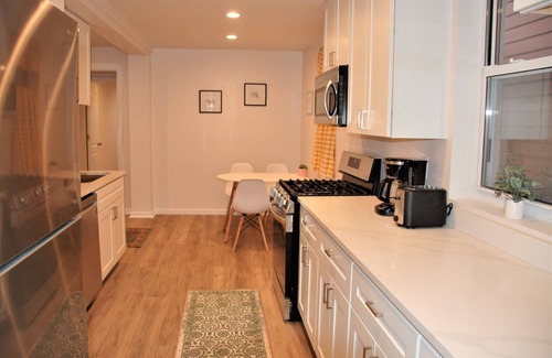 East Liberty Appartement | Pittsburgh Delight - Cozy 2B/1B Apt w/ Private Parking, Second Floor Unit
