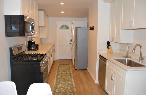 East Liberty Appartement | Pittsburgh Delight - Cozy 2B/1B Apt w/ Private Parking, Second Floor Unit