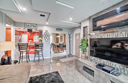 Lincoln-Lemington-Belmar Maison | Pittsburgh Home w/ Pool, Fire Pit + Game Room
