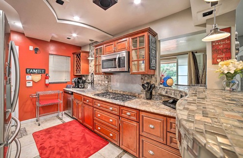 Lincoln-Lemington-Belmar Maison | Pittsburgh Home w/ Pool, Fire Pit + Game Room