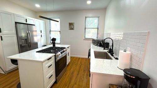 Mexican War Streets Maison | Pittsburgh's North Shore House 5 min to Stadium