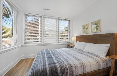 Shadyside Maison | Pittsburgh Shadyside 1A Bright and Stylish Private Bedroom with Shared Bathroom