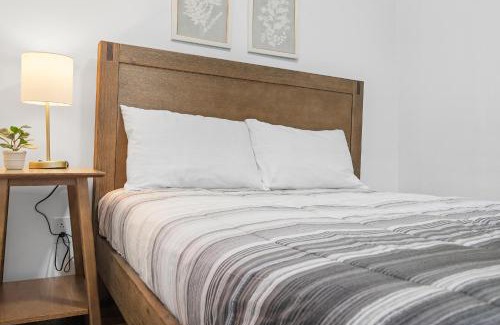 Shadyside Maison | Pittsburgh Shadyside 1B Cozy and Stylish Private Bedroom with Shared Bathroom
