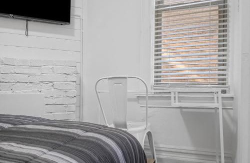 Shadyside Maison | Pittsburgh Shadyside 1B Cozy and Stylish Private Bedroom with Shared Bathroom