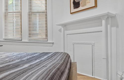 Shadyside Maison | Pittsburgh Shadyside 1C Spacious and Cozy Private Bedroom with Shared Bathroom