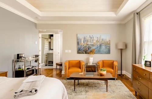 Pittsford Maison | Pittsford Garden Retreat