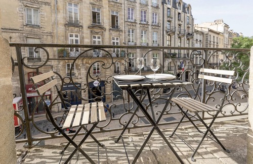 Hotel de Ville - Quinconces Appartement | Place du Palais Bordeaux Centre Historique, balcon