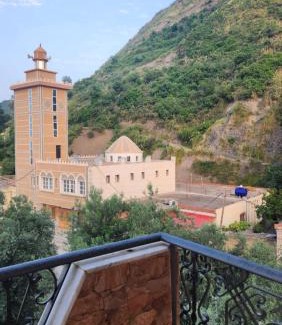 Souk El Tenine Appartement | Plage à 1km! Appartement familial paisible avec vue sur MER et MONTAGNE, idéal pour des vacances relaxantes