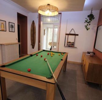 Verdun Appartement | Plain-Pied - 5 couchages - Billard - BabyFoot - Terrasse - Jardin - Véranda - 4 chambres & canapé convertible - Netflix - Amazon Prime - WIFI - Stationnement gratuit devant - Verdun Centre - Géré par Presta-Zen'Services