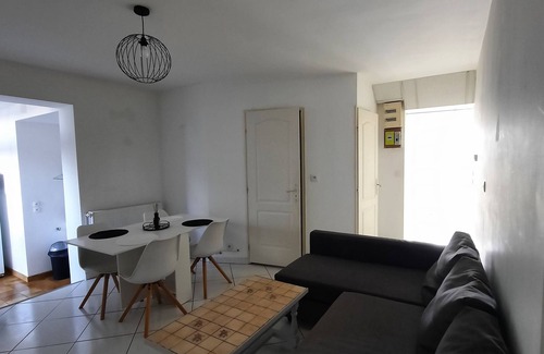 Auxonne Appartement | "Plain-Pied Charmant 56m²: Prox. Centre-Ville, Cuisine Équipée - Idéal 7 Pers."