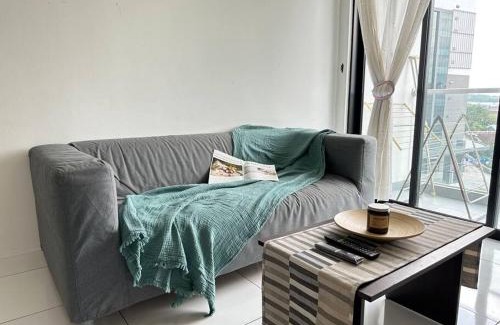 Taman Bukit Mewah Appartement | Platino 2BR ParadigmMall Netflix By STAY