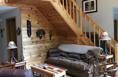 Cranberry Lake Cabine | Jouez toute la journée puis rentrez dans un camp moderne pour vous détendre et vous ressourcer