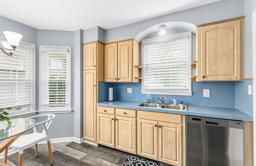 Allmendinger Heights Maison | Playful and Serene-2 Bedroom home- Walk to the stadium!