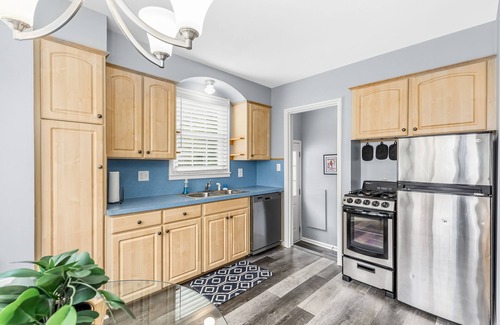 Allmendinger Heights Maison | Playful and Serene-2 Bedroom home- Walk to the stadium!