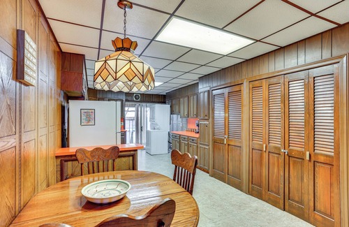 Mount Carmel Maison | Playroom & Fenced Yard: Mt Carmel Family Home!