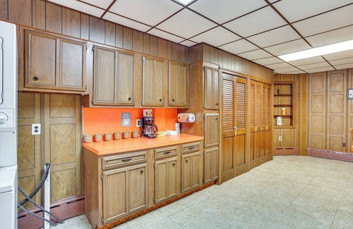 Mount Carmel Maison | Playroom & Fenced Yard: Mt Carmel Family Home!