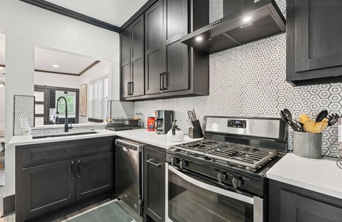 Central Oklahoma City Maison | Plaza District 6BR Oasis Walk to Art Food 15