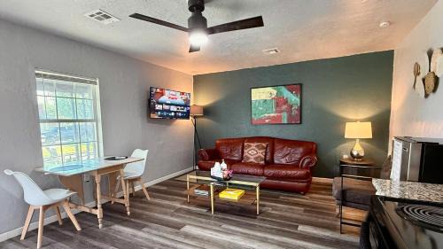 Central Oklahoma City Maison | Plaza District Budget Studio Full Kitchen #20a