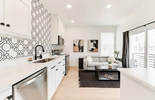 Central Oklahoma City Appartement | Plaza Penthouse w/Rooftop Terrace - a 5 min. walk to the historic Plaza District