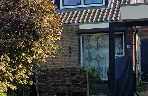 Municipality of Heemstede Appartement | Pleasant 2-bed apartment, good base for golf, cycling and hiking