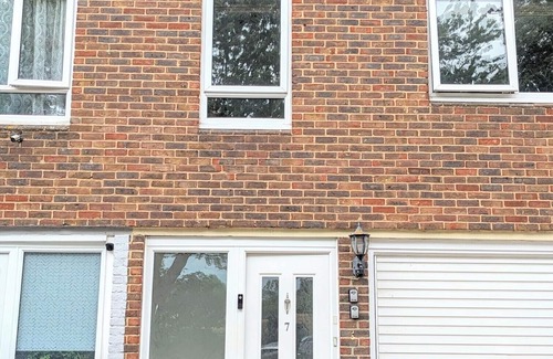 Thamesmead East Maison | Pleasant 4-bedroom house with WiFi in Erith