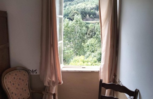 La Salvetat-sur-Agout Appartement | Pleasant Apartment La Salvetat Agout with Terrace and Mountain View