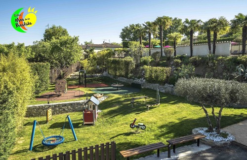 Joyeuse Cottage | Gîte agréable tout confort, pleine nature, piscines, aire de jeux, tennis