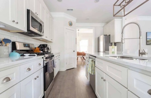 Scanlonville Maison | PLEASANT PLACE: Newly Built with Pool Backyard Oasis: Close to downtown/beach