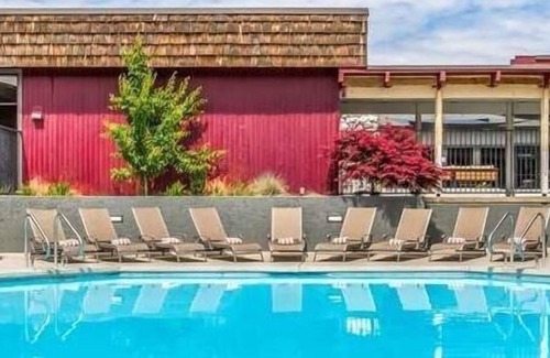 Tri-Cities Station Balnéaire | Pleasant Stay! 2 Comfortable Units for Families, w/ Free Parking, Onsite Pool!