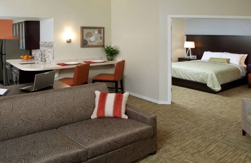 Sunnyvale Station Balnéaire | Pleasant Stay! TWO Large 1BR Suites with Kitchens, Pet-friendly, Outdoor Pool!