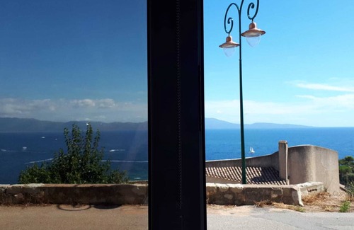 Cargese Appartement | Agréable studio avec mezzanine, magnifique vue sur le Port de Cargèse