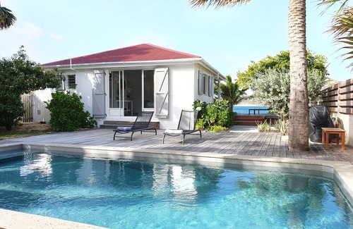 Anse de Lorient Villa | Front de mer, piscine privée, grande terrasse, chambres dans des bungalows séparés