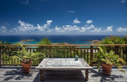 Vitet Villa | Piscine chauffée en pierre de lave, Jardin tropical luxuriant, Repas en plein air, Aires de détente, Wifi gratuit
