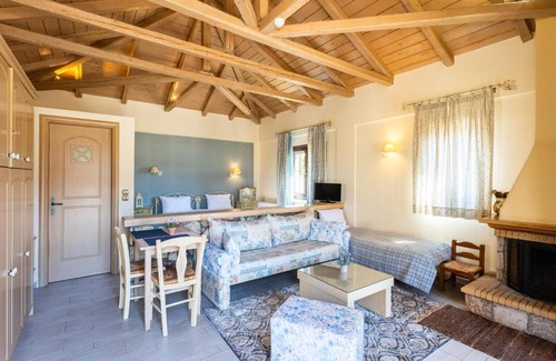 Kylini Hôtel | Pleiades Studios All Season Gems - Korinthos Stone Retreats