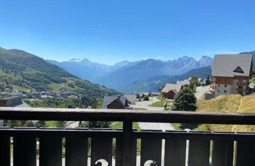 Montgellafrey Appartement | Plein sud, grande pièce de vie, vue imprenable sur les montagnes et parking couvert privé