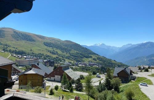 Montgellafrey Appartement | Plein sud, grande pièce de vie, vue imprenable sur les montagnes et parking couvert privé