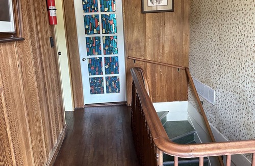 Warrensburg Maison | Plenty of charm and room in the center of Warrensburg, Missouri 64093
